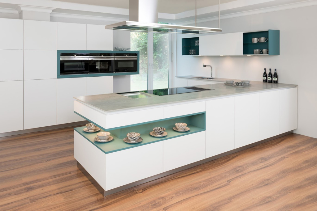 Weiße Küchen bei „Deutsche Küchen ab Werk“ für Mallorca Ibiza