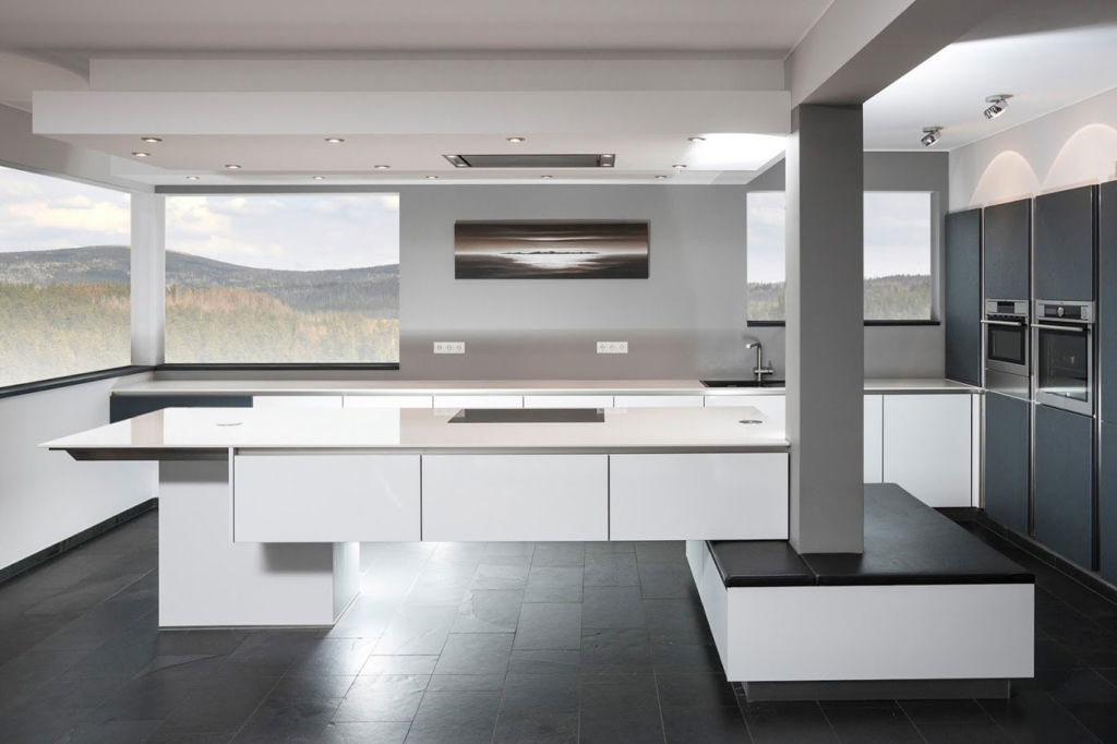 Weiße Küchen bei „Deutsche Küchen ab Werk“ für Mallorca Ibiza