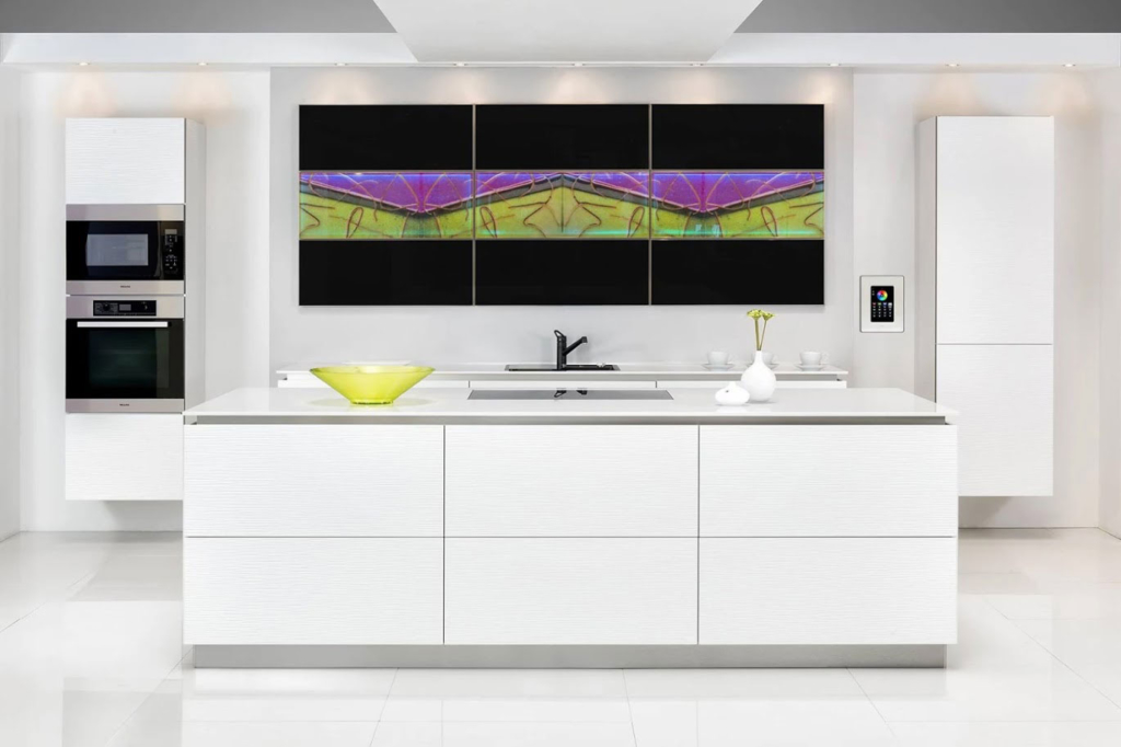 Weiße Küchen bei „Deutsche Küchen ab Werk“ für Mallorca Ibiza